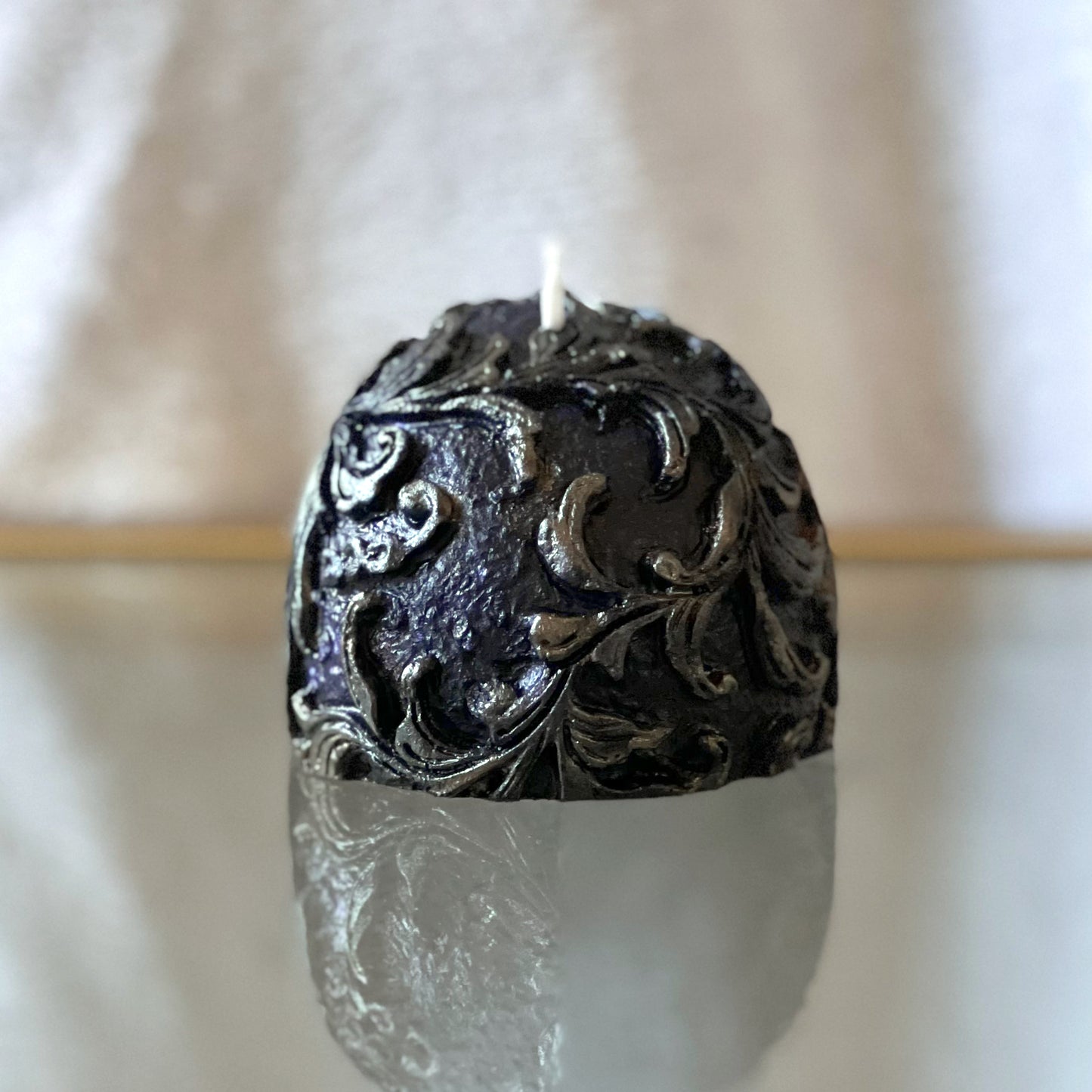 Holo Skull Candle
