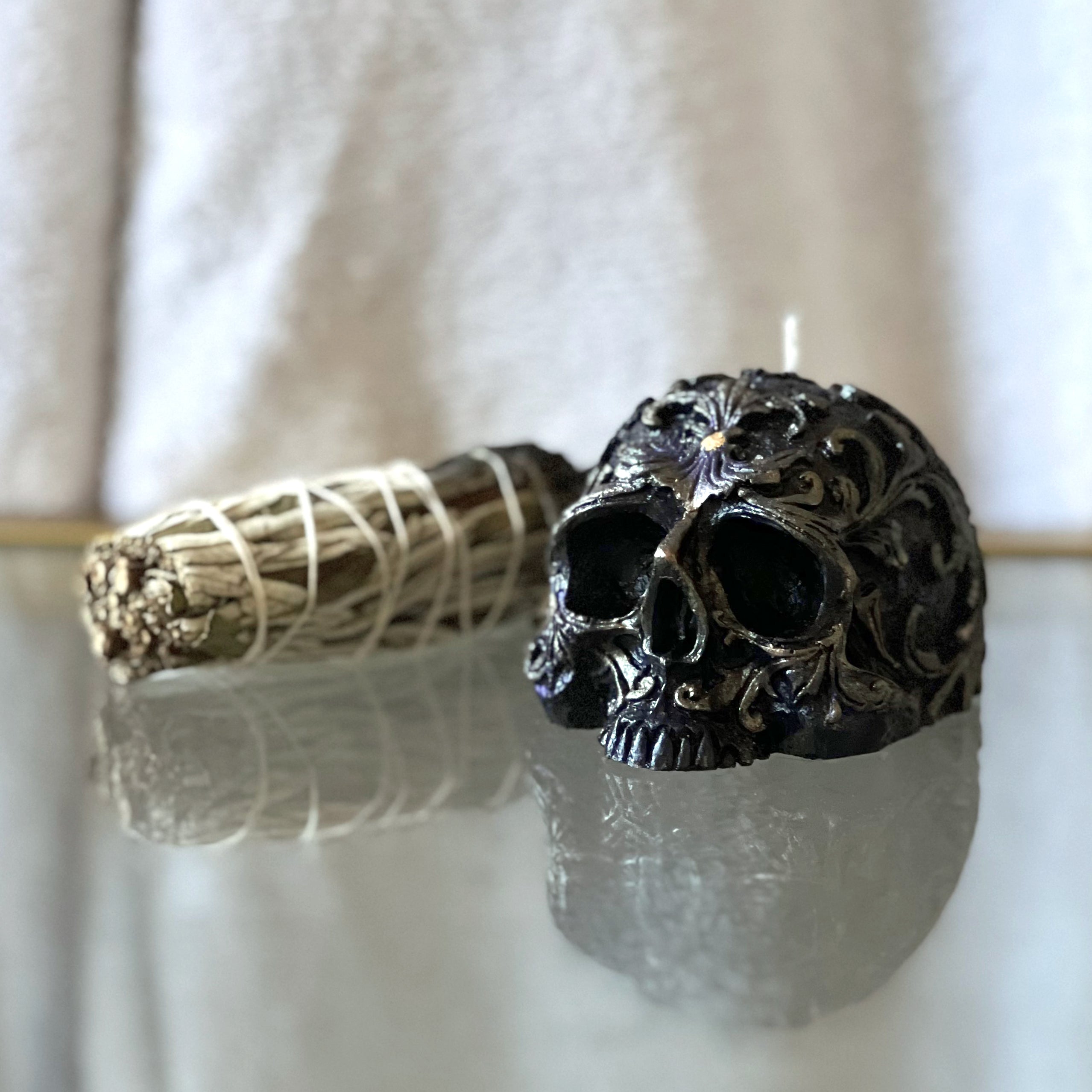 Holo Skull Candle